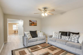 3 Mi to Dtwn Fayetteville Home with Pool Table